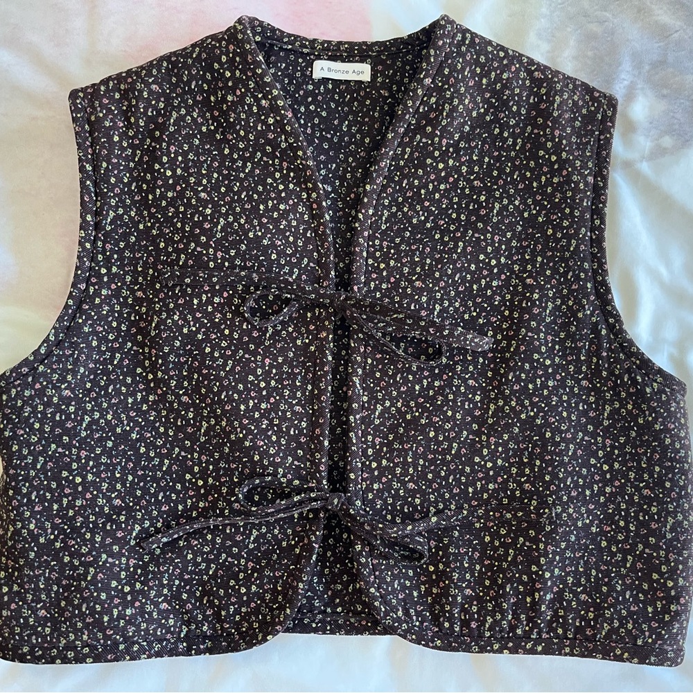A Bronze Age Crop Freddi Vest